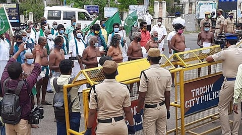 நிதியமைச்சரின் அறிவிப்புகள் ஏமாற்றம் அளிக்கின்றன!- திருச்சியில் போராட்டம் நடத்திய விவசாயிகள்