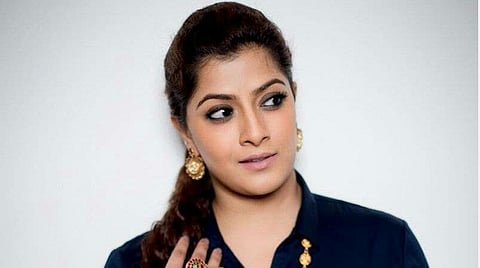 முட்டாள்தனமான வதந்திகள்; ஏன் இவ்வளவு ஆர்வம்: வரலட்சுமி சாடல்