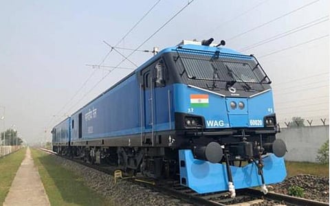 மாதேபுரா தொழிற்சாலையில் புதிதாக வடிவமைக்கப்பட்ட ரயில் இன்ஜின்