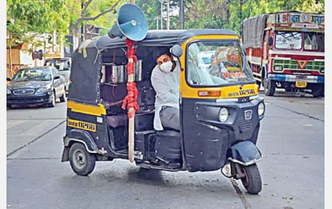 திருமணத்துக்காக சேமித்து வைத்த ரூ.2 லட்சத்தை ஏழைகளுக்கு செலவிடும் ஆட்டோ டிரைவர்
