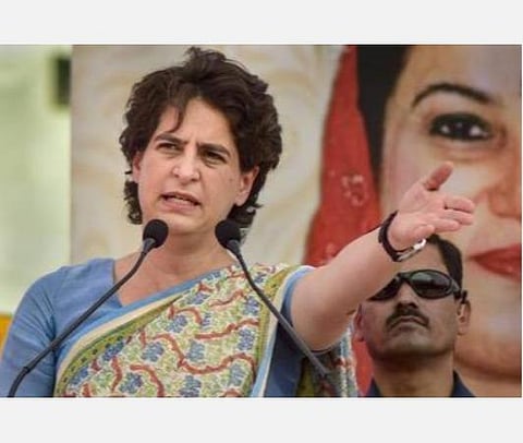 பாஜக பேனர்களை வேண்டுமானால் வைத்துக் கொள்ளுங்கள், தொழிலாளர் பேருந்துகளை தடுக்காதீர்கள்: பிரியங்கா காந்தி மன்றாடல்- தனிப்பட்ட செயலாளர் மீது உ.பி. அரசு வழக்கு