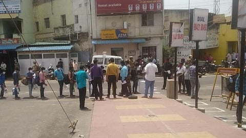 திண்டுக்கல்லில் இருந்து பிஹார் மாநிலத்திற்கு ரயிலில் அனுப்பிவைக்கப்பட்ட தொழிலாளர்கள்.