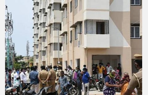 வீடில்லாதவர்களுக்கு வீடு வழங்காமல் இருக்க கரோனாவைக் காரணம் காட்டக்கூடாது: அரசுக்கு உயர் நீதிமன்றம்  உத்தரவு