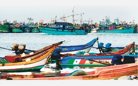 கரோனா அச்சத்தால் கடலிலேயே 2 மாதம் தங்கிய 20 மீனவர்கள் ஊர் திரும்பினர்