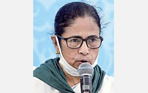 புயல் நிவாரணப் பணிகள் மந்தம்: விரைவில் இயல்புநிலை திரும்பும் மேற்கு வங்க முதல்வர் மம்தா உறுதி