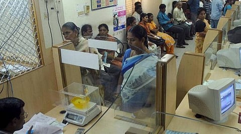 வாடிக்கையாளரை அலைக்கழித்ததால் ரூ.1 லட்சம் நஷ்டஈடு தர வங்கிக்கு உத்தரவு