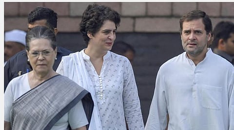 காங்கிரஸ் தலைவர் சோனியா காந்தி, பொதுச்செயலாளர் பிரியங்கா காந்த, எம்.பி. ராகுல் காந்தி: கோப்புப்படம்