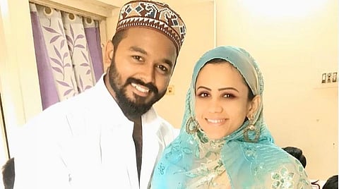 மதம் மாற்றிவிட்டாரா?- ரசிகரின் கேள்விக்கு மணிமேகலை பதில்