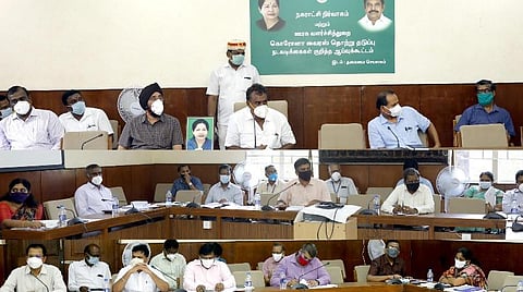 அதிகாரிகளுடன் ஆலோசனை மேற்கொண்ட அமைச்சர் எஸ்.பி.வேலுமணி