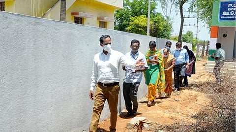 ஓசூர் அருகே ரூ.1.34 கோடி மதிப்பில் 33 குட்டைகள் தூர் வாரும் பணி: மாவட்ட ஆட்சியர் ஆய்வு