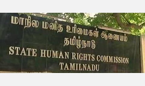 காவல் நிலைய பாத்ரூமில் கடந்த 3 ஆண்டில் வழுக்கி விழுந்தவர்கள் எத்தனை பேர்?: அறிக்கை அளிக்க காவல் ஆணையருக்கு மனித உரிமை ஆணையம் நோட்டீஸ்