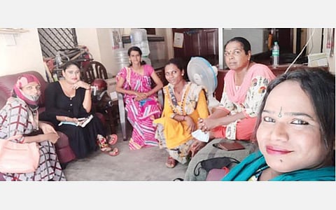 இப்போது என்ன செய்கிறேன்? - நெகிழவைத்த திருநங்கையர்