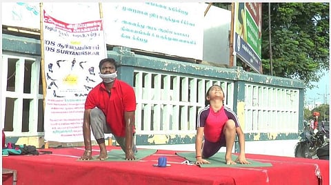 நோய் எதிர்ப்பு சக்தியை அதிகரிக்க சூரிய நமஸ்காரம்: 108 முறை செய்முறை விளக்கமளித்து விழிப்புணர்வு ஏற்படுத்திய தந்தை,மகள்