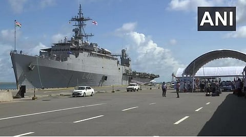 சமுத்திர சேது: 700 பேருடன் கொழும்பில் இருந்து புறப்பட்டது இந்திய கடற்படை கப்பல்