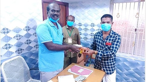 மனு வேண்டாம்; வாட்ஸப்பில் சொன்னாலே போதும்: விரைவு நடவடிக்கை எடுக்கும் வித்தியாச செயல் அலுவலர்