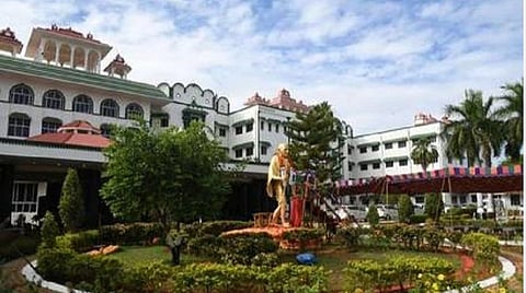 உயர் நீதிமன்ற மதுரை கிளை திறப்பு; 2 மாதங்களுக்குப் பின் நேரடி விசாரணை- வழக்கறிஞர்கள் மகிழ்ச்சி