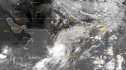 வலுவிழுந்து தாழ்வு மண்டலமானது நிசர்கா புயல்