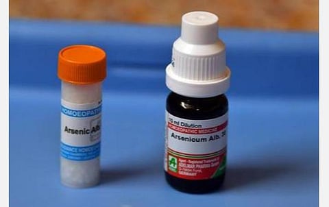 கரோனா வைரஸ் சிகிச்சைக்காக கொடுக்கப்படும் ‘ஆர்செனிக்கம் ஆல்பம் 30சி’ மருந்தில் பக்கவிளைவு இல்லை- ஓமியோபதி மருத்துவ கவுன்சில் தலைவர் தகவல்