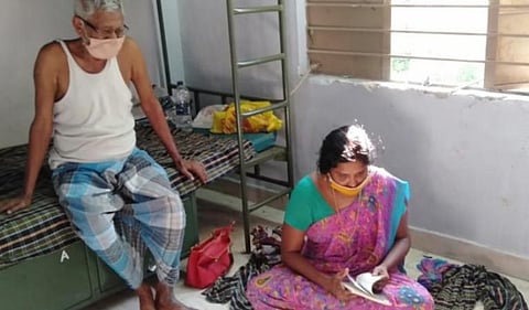 தினமை முகாமில் தங்கியுள்ளோர் மன உளைச்சலைப் போக்க புத்தகங்கள்: தூத்துக்குடி மாநகராட்சி ஏற்பாடு