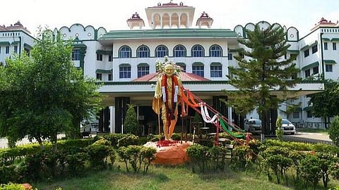 கரோனா அச்சம் எதிரொலி: உயர் நீதிமன்ற கிளையில் நேரடி விசாரணை நிறுத்தம்