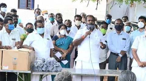 திருமங்கலம் பகுதியில் ஆய்வு பணியில் ஈடுபட்ட அமைச்சர் ஆர்பி.உதயகுமார் பொதுமக்களிடம் விழிப்புணர்வு ஏற்படுத்தினார்.