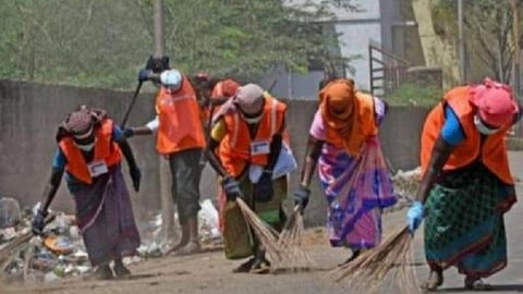 தூய்மைப் பணியாளர்களுக்கு முகக்கவசம், கையுறை: மதுரை மாநகராட்சிக்கு உயர் நீதிமன்ற கிளை பாராட்டு