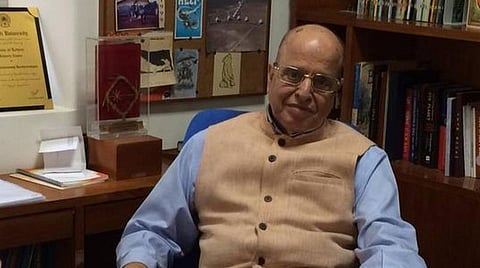 இணையவழியில் பள்ளி மாணவர்களுக்கு பாடம் நடத்துவது சரியல்ல: கஸ்தூரி ரங்கன்