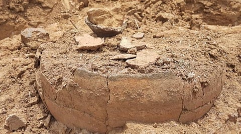 கண்டெடுக்கப்பட்ட முதுமக்கள் தாழி.