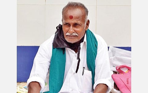 ﻿தனி நபராக போராட்டத்தில் ஈடுபட்ட சின்னதுரை.﻿﻿