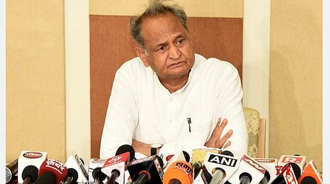 முதல்வர் அசோக் கெலாட் நிருபர்களுக்கு பேட்டி அளித்த காட்சி : படம் ஏஎன்ஐ