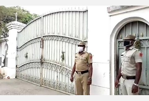 மதுபாட்டில்களில் ஒட்ட போலி ஹோலோகிராம்: அரசுக்கு இழப்பை ஏற்படுத்திய புதுச்சேரி தனியார் டிஸ்லெரிக்கு சீல்