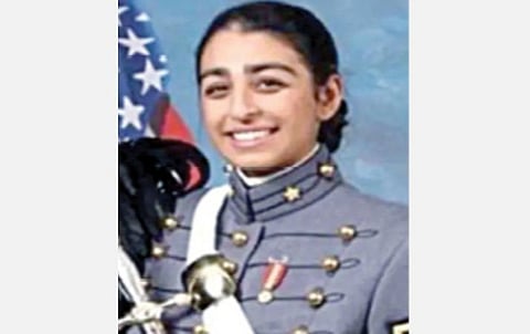 அமெரிக்க ராணுவ அகாடமியில் 4 ஆண்டு பயிற்சி முடித்த முதல் சீக்கிய பெண்