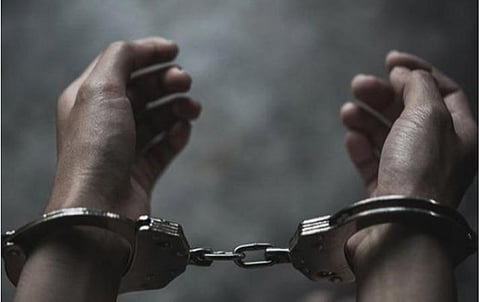 சிறுவன் கொலையில் இளைஞர், சிறுமி கைது