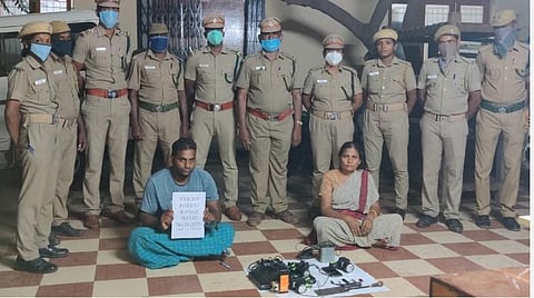 கைது செய்யப்பட்ட கவிக்குமார் மற்றும் அவரது தாய் லட்சுமி