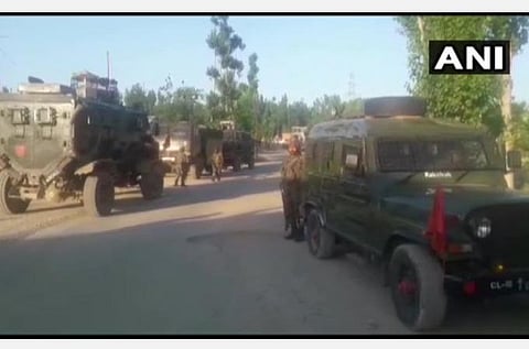 சோபியான் மாவட்டம் துர்க்வாம் பகுதியில் முகாமிட்டு தேடுதலில் உள்ள பாதுகாப்புப்படையினர் : படம் ஏஎன்ஐ