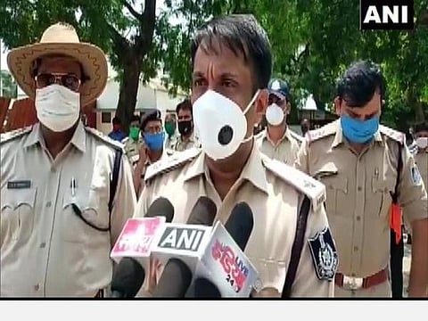 கள்ளச் சந்தையில் டீசல் விவகாரத்தை விசாரித்து வந்த போலீஸ் ட்ராக்டர் ஏற்றி கொலை?- 5 பேர் கைது