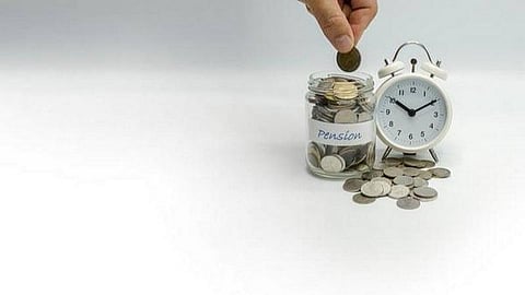 தொகுப்பூதிய பணிக்காலத்தையும் சேர்த்து தலையாரிகளின் ஓய்வூதியத்தை மாற்றியமைக்க உயர் நீதிமன்றம் உத்தரவு