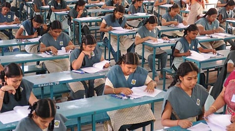 பிளஸ் 2 மறுதேர்வு எழுதுவது குறித்து மாணவர்களிடம் விருப்பக் கடிதம்- தலைமை ஆசிரியர்களுக்கு தேர்வுத் துறை உத்தரவு