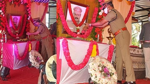 ஆய்வாளர் பாலமுரளி மறைவுக்கு தமிழகம் முழுவதும் மவுன அஞ்சலி: போலீஸாருக்கு டிஜிபி உத்தரவு