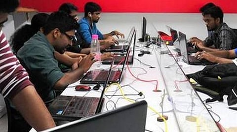 4 மாவட்டங்களில் ஐடி நிறுவனங்கள் குறைந்த ஊழியர்களுடன் இயங்கலாம்: இ-பாஸ் வழங்க அனுமதியளித்து அரசாணை