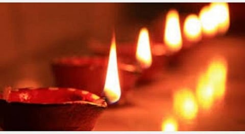 சனிக்கிழமையில் அமாவாசை; வாசலில் விளக்கேற்றுவோம்! 