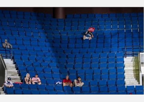 துல்சாவில் ட்ரம்ப் பேசிய அரங்கில் மொத்தமே 25 பேர்தான். அதில் ஒரு பகுதியினர். |