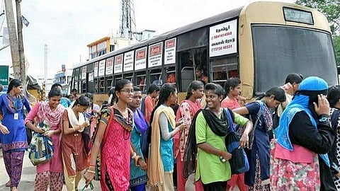 அதிக பயணிகளை ஏற்றினால் அதிகாரிகள் மெமோ, ஏற்ற மறுத்தால் பயணிகள் மோதல்: கரோனா காலத்தில் வேதனையுடன் புணிபுரியும் ஓட்டுனர், நடத்துனர்கள்