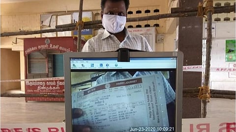கையில் தொடாமல் பயணச்சீட்டுகளை பரிசோதிக்கும் வசதி: மதுரை ரயில்வே கோட்டத்தில் அறிமுகம்