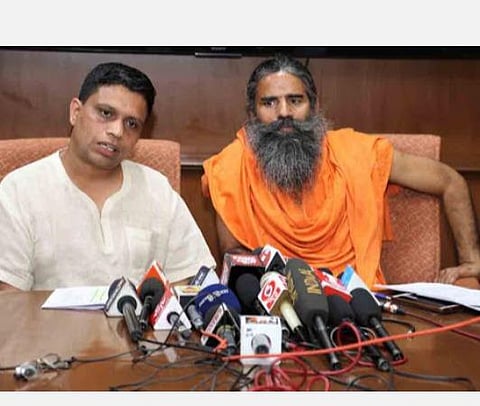 பாபா ராம்தேவ், பதஞ்சலி நிறுவன இயக்குநர் பாலகிருஷ்ணா: கோப்புப்படம்