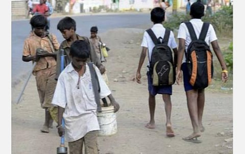 கரோனாவால் வறுமையில் தள்ளப்படும் குழந்தைகள்!