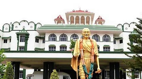 மணல் கடத்தல் வழக்கில் கைதானவருக்கு ஜாமீன்: கரோனா பணியாளர்களுக்கு நிதி வழங்க நிபந்தனை