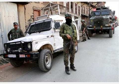 காஷ்மீர் தீவிரவாதத் தாக்குதலில் 4 வயது குழந்தை, சிஆர்பிஎஃப் வீரர் பலி