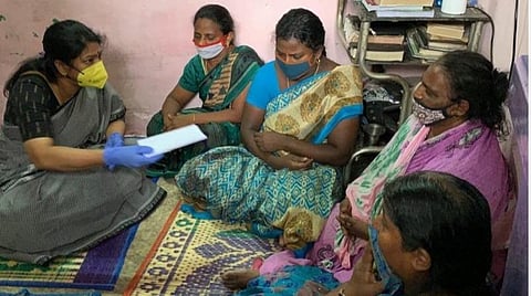 'இந்த நிலை இனிமேல் வேறு எந்த குடும்பத்துக்கும் வரக்கூடாது': சாத்தான்குளம் வியாபாரிகள் குடும்பத்தை நேரில் சந்தித்து ஆறுதல் கூறிய கனிமொழி எம்.பி. பேட்டி