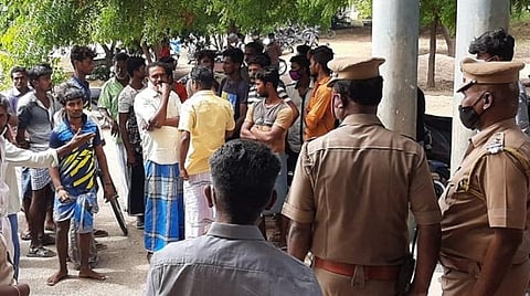 எட்டயபுரத்தில் கட்டிடத் தொழிலாளி தற்கொலை: வட்டாட்சியர் அலுவலகம் முன் உறவினர்கள் திரண்டதால் பரபரப்பு